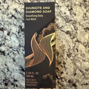 NOURISHE Shungite and Diamond Face Wash